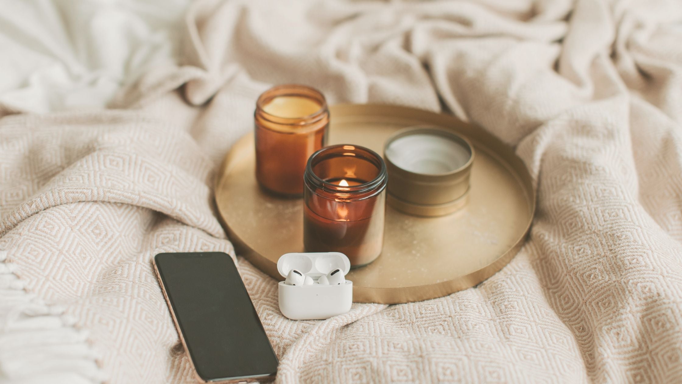 Scented Candles vs. Room Parfums: Which is Best for Your Home?